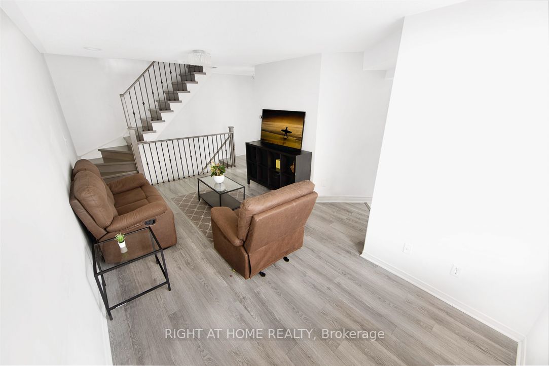 19 Rosebank Dr 302