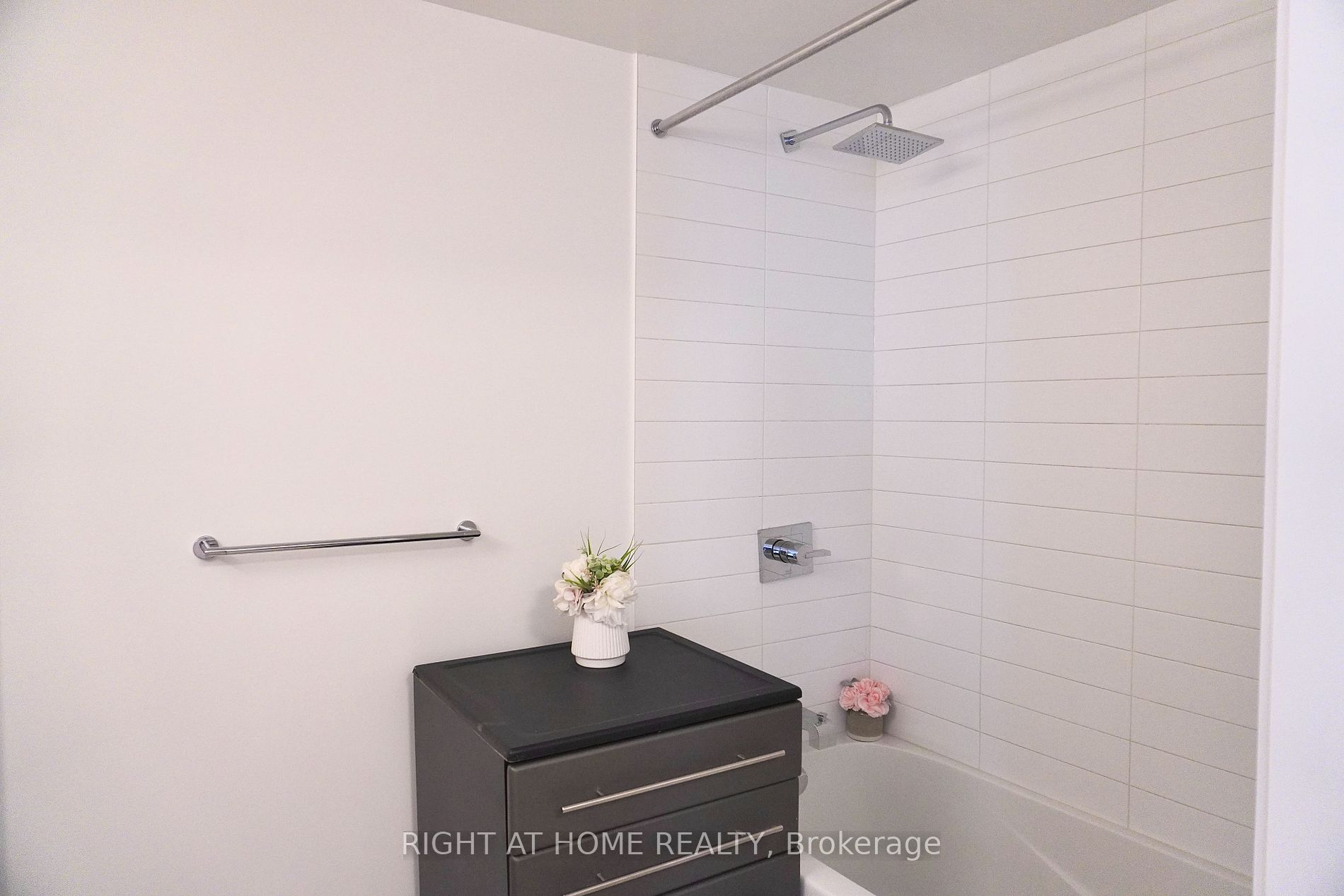 501 Yonge St 1409