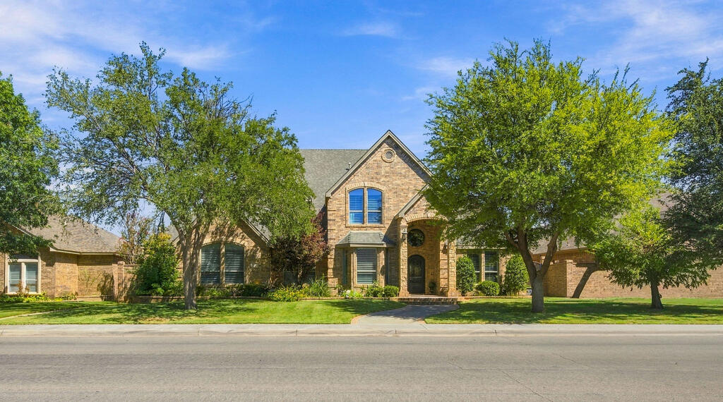 Luxurious 5 bed/3 full + 2 half bath residence blending timeless elegance with modern upgrades. A chef's kitchen boasts quartz counters, double ovens, warming drawer, drink & wine fridges, while soaring ceilings, hardwoods, and designer lighting enhance the grand entry, formal living/dining, and private study. The opulent primary retreat offers a spa-inspired bath, while upstairs guest suites include reading nooks. Enjoy a resort-style backyard with heated, self-cleaning pool/spa, plus 3-car garage with stairs to 3rd guest room, all on a private cul-de-sac in a prestigious enclave.