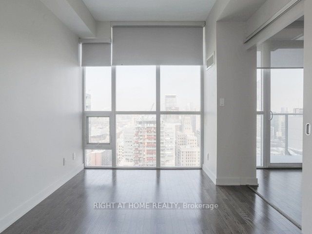 126 Simcoe St 3105