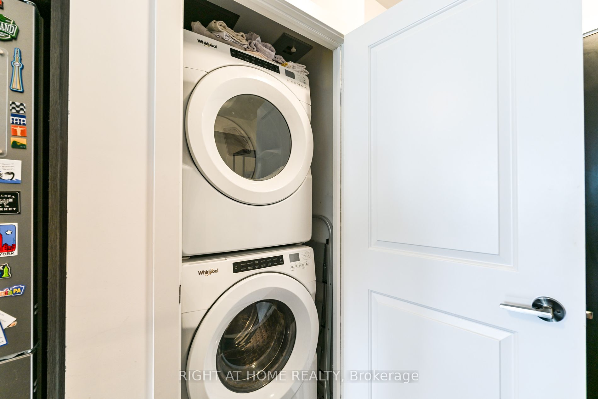 11 Lillian St 1008