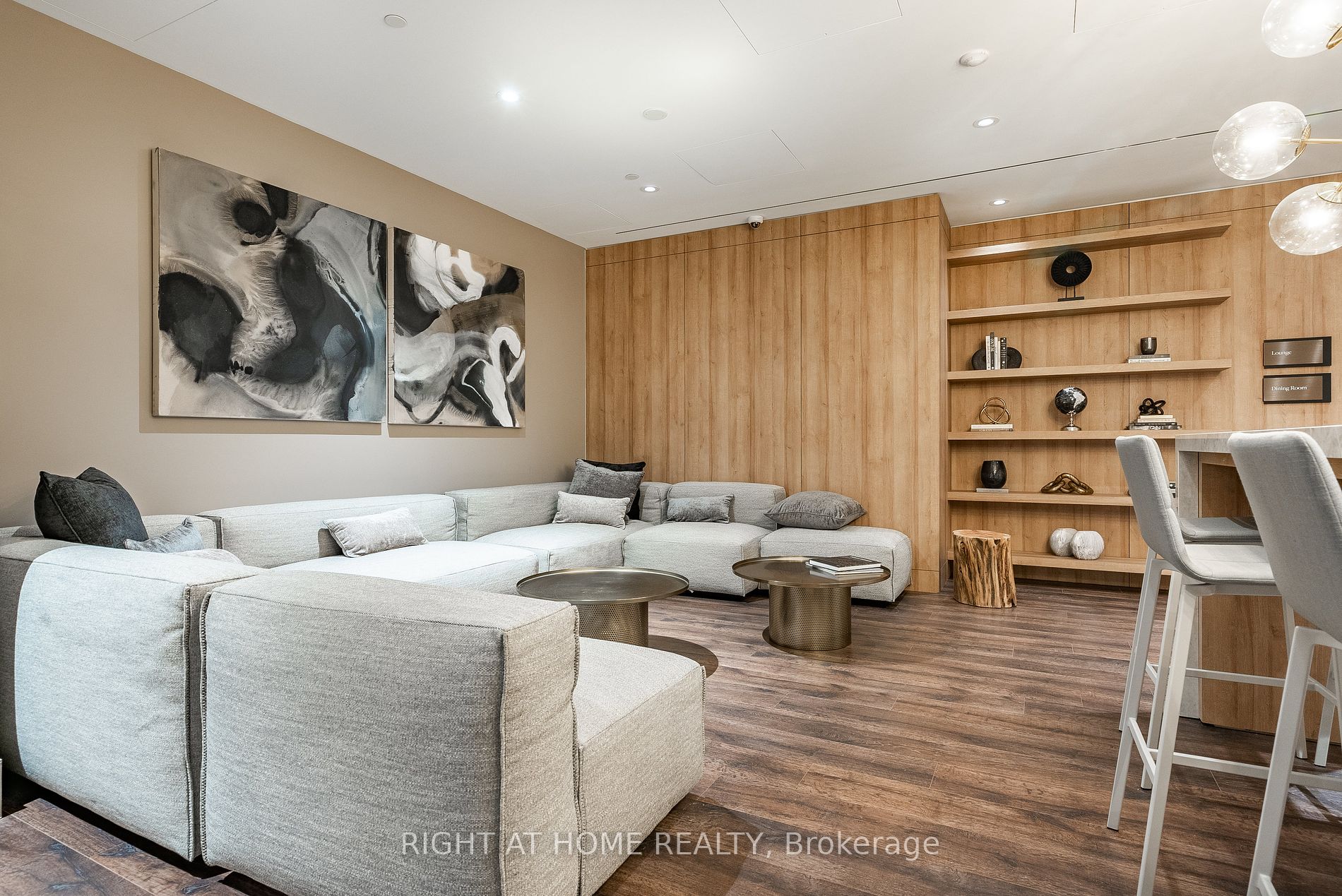 21 E Park St 802
