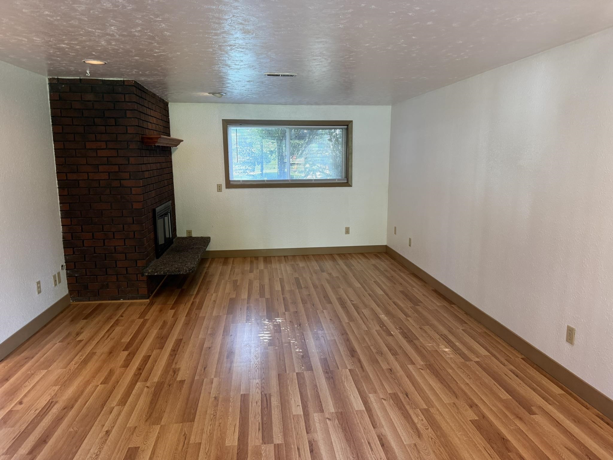 920-922 N Locust Rd