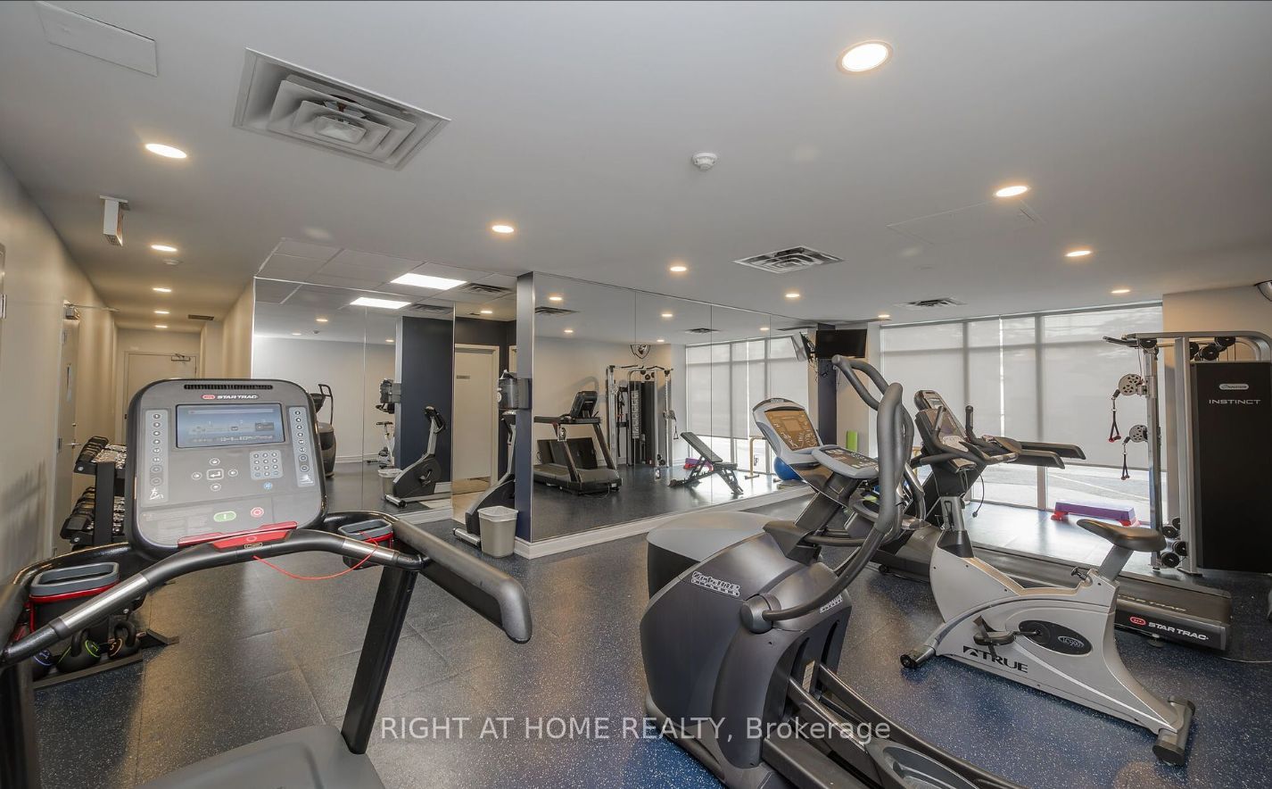 200 E Burnhamthorpe Rd 1506