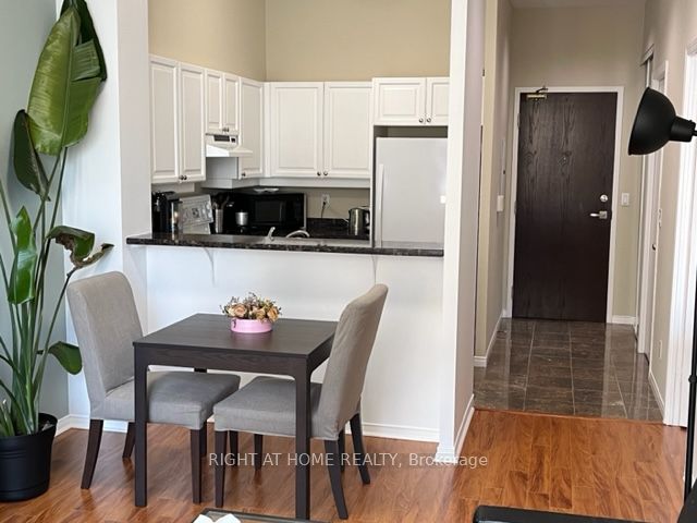 7 E King St 1215