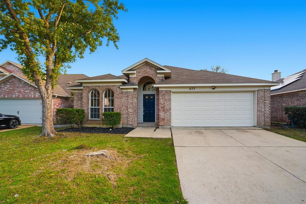 933 Paddington Drive E