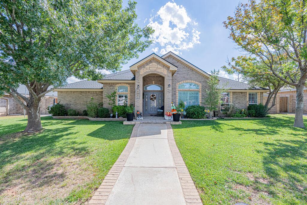 BEAUTIFULLY MAINTAINED HOME IN COVETED MOCKINGBIRD HEIGHTS! FEATURING 3 BEDROOMS, 3.5 FULL BATHROOMS, 2 LIVING AREAS, BREAKFAST BAR, BREAKFAST NOOK & FORMAL DINING!! GRANITE KITCHEN COUNTERTOPS, QUARTZ BATHROOM COUNTERTOPS (UPDATED 2 YEARS AGO). SEQUESTERED PRIMARY SUITE FEATURES A SPA-LIKE BATH. PLANTATION SHUTTERS THROUGHOUT, BONUS ROOM, DESIGNER/TEXTURED WALLS, HARDWOOD FLOORS, OPEN PATIO, RV CONNECTION AVAILABILITY, AND UPDATED ROOF 2024! QUIET NEIGHBORHOOD WITH COMMUNITY POOL!  CLOSE TO RESTAURANTS, SHOPPING AND THE SUMMIT CENTER.