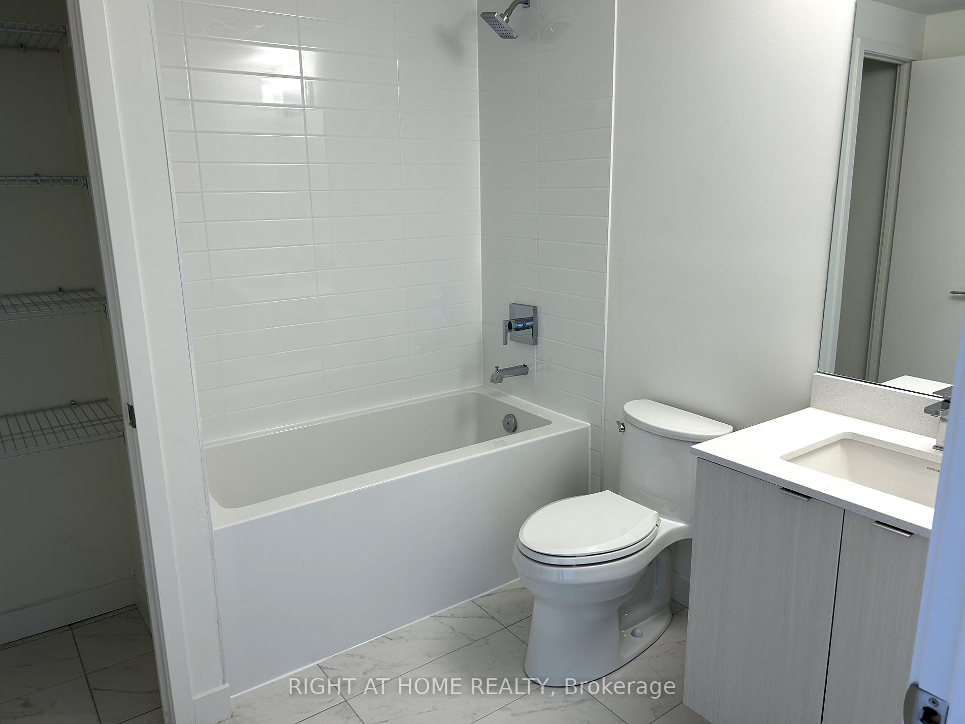 859 The Queensway N/A 311