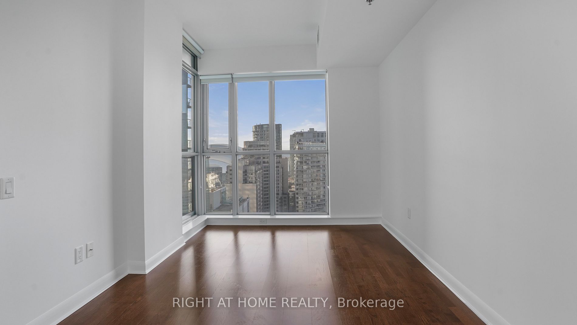 375 W King St 2103