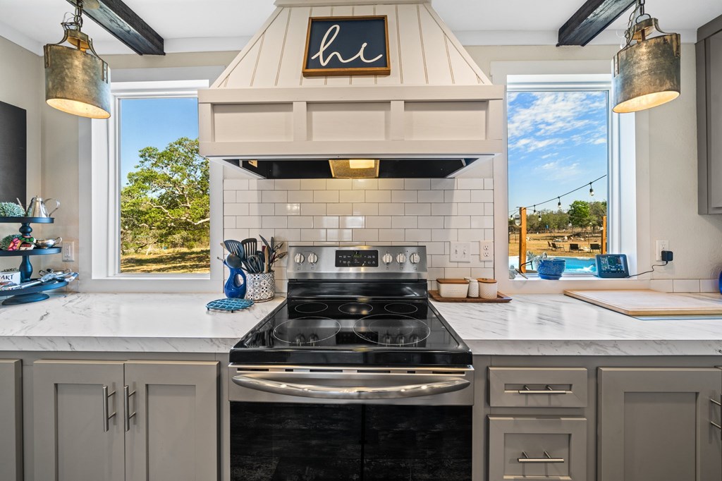 195 NW Crooked Creek Path