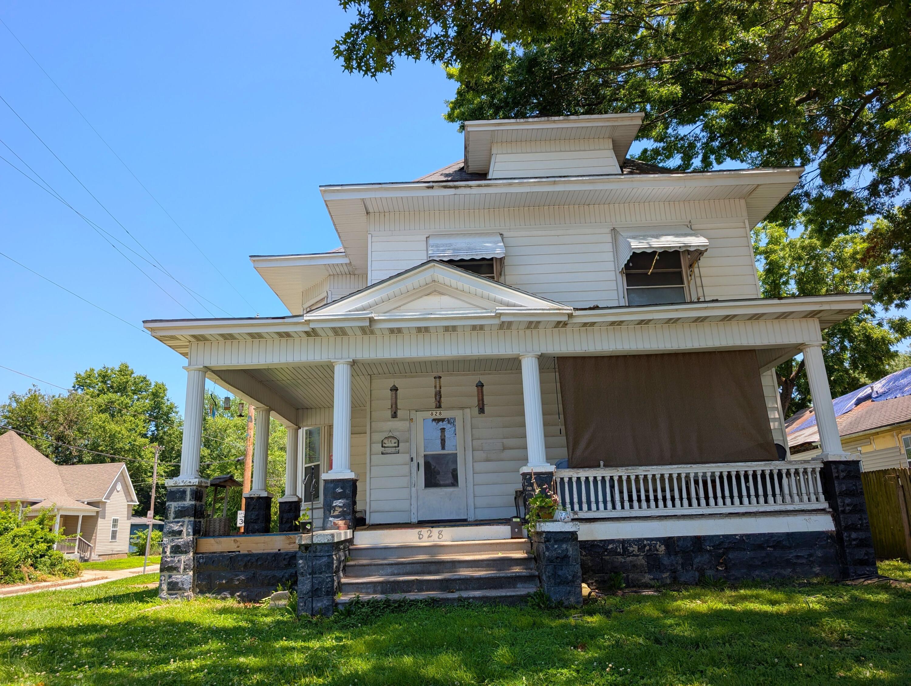 828 N Grant Avenue