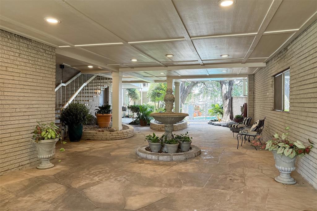 2301 Ridgmar Plaza 8