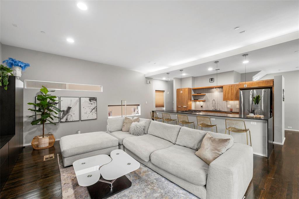 5205 Capitol Avenue 9