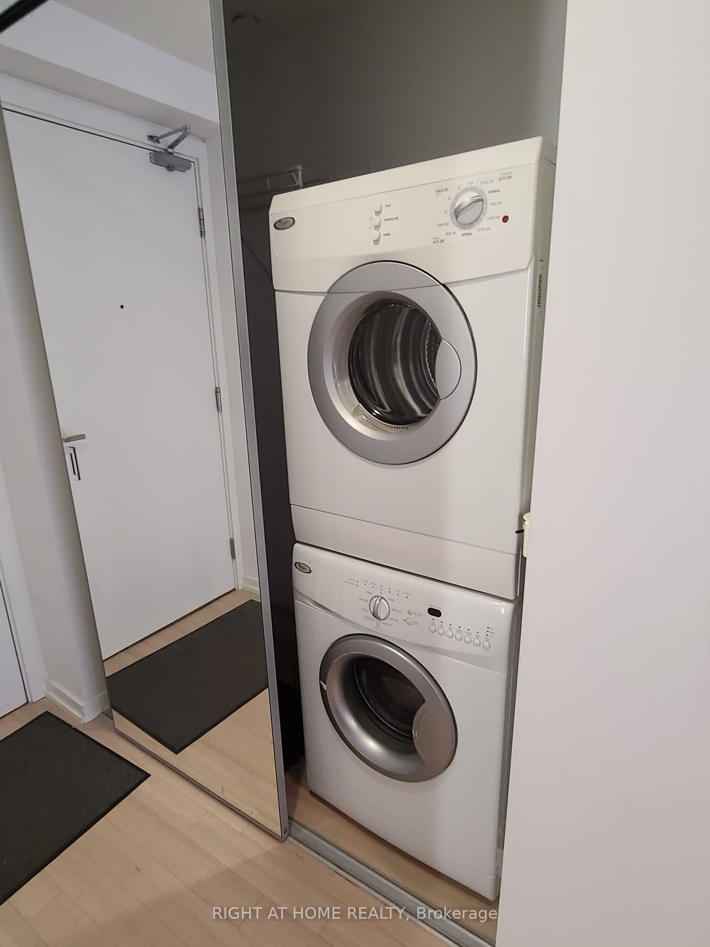 101 Peter St 708