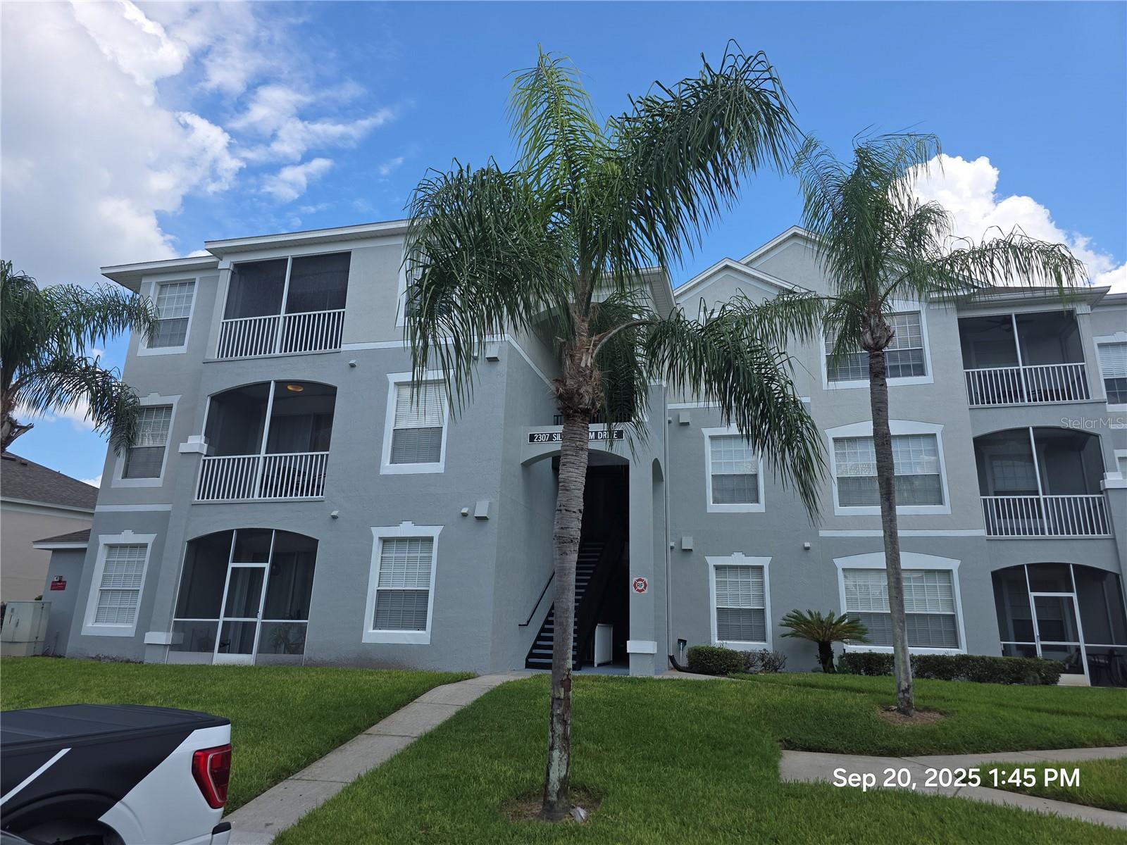 2307 Silver Palm Dr 202