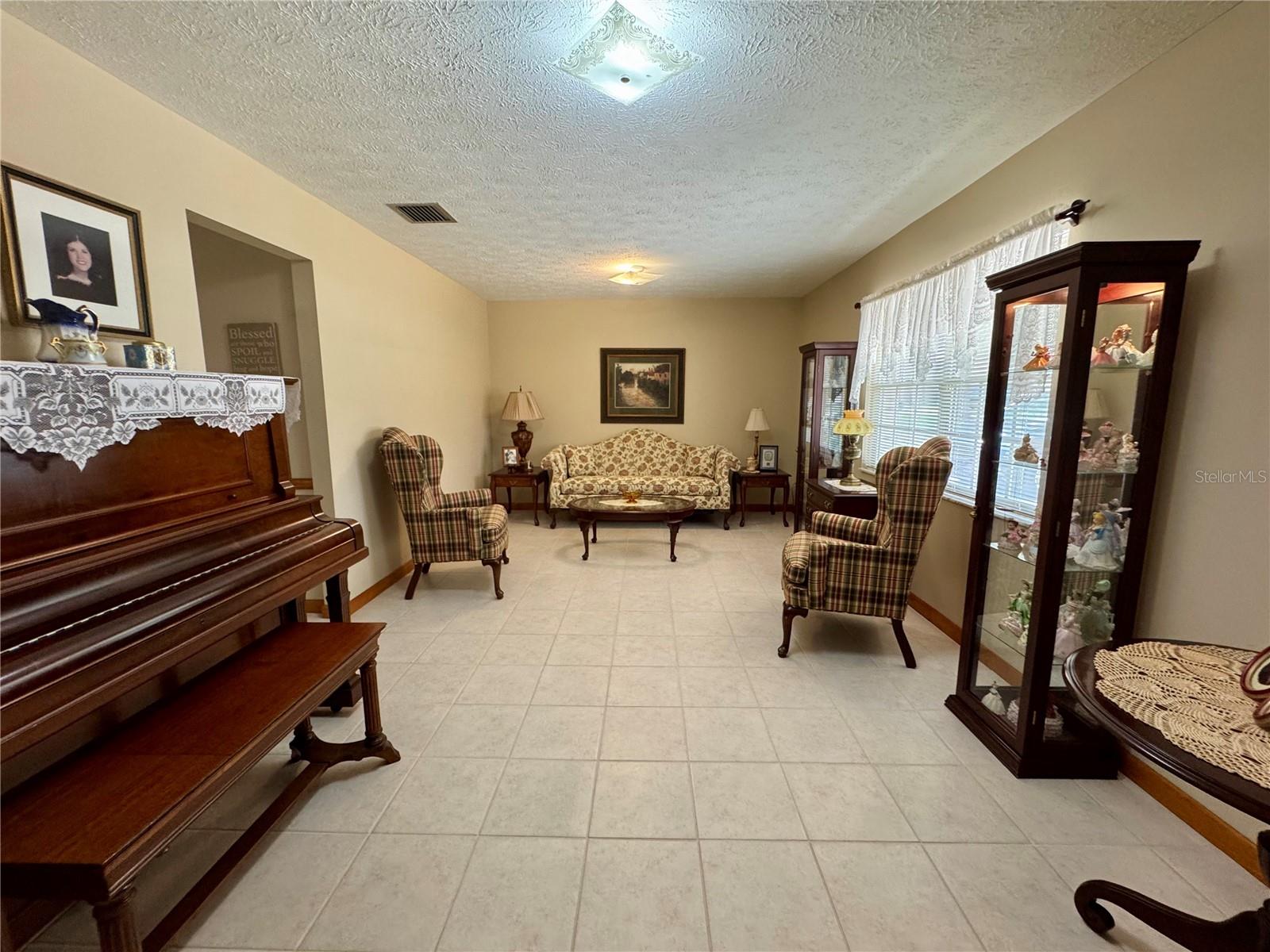 827 Strawberry Lane