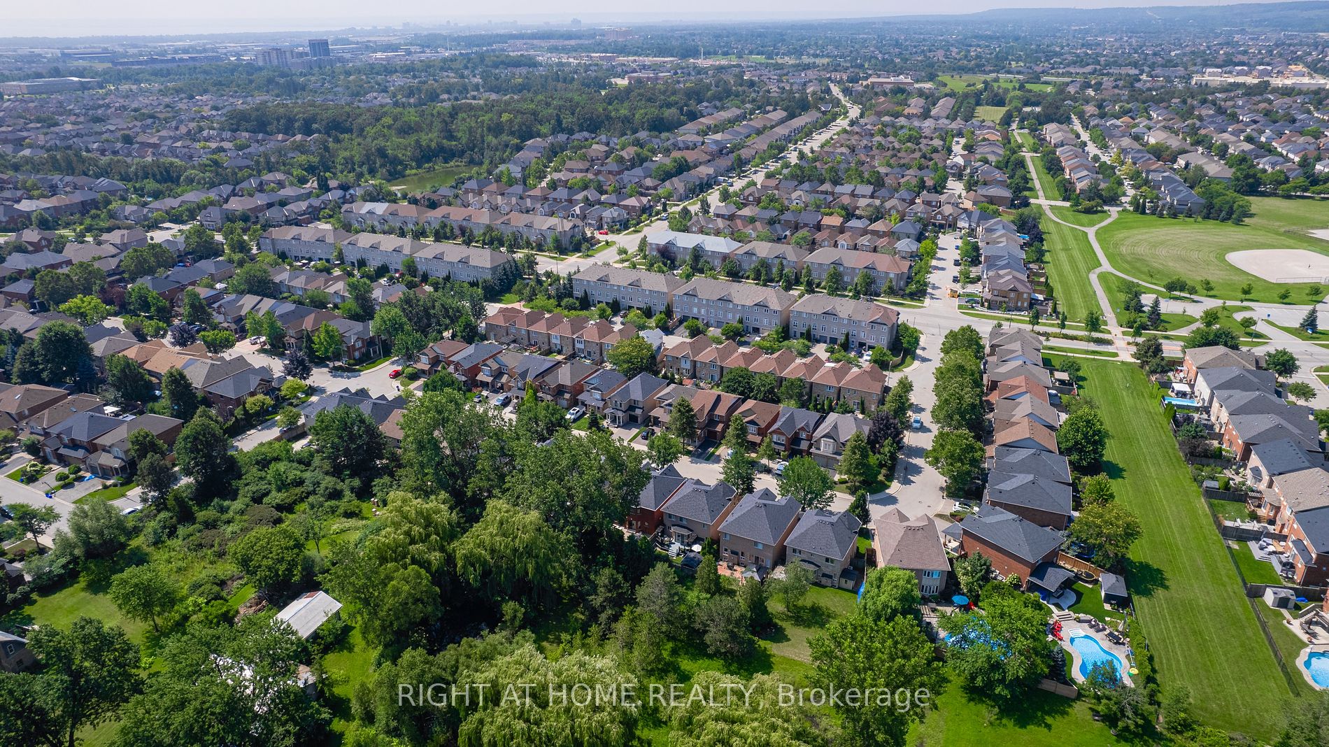 2263 Empire Cres