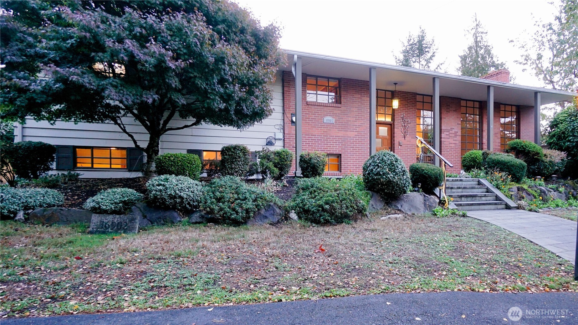 Located on the cusp of Three Tree Point bluff this newly updated trilevel home mixes designer elegance with practical livability. 15'windows bring the outdoors into the formal living space, warmed by a high efficiency Vermont Castings wood stove and solid maple floors. Circular drive, slab-granite countertops, stainless appliances, 6-panel doors, big 630 sqft garage, much more. This move-in ready home is ideal for entertaining while still comfortable for everyday living. A must-see home for the selective buyer who can discern outstanding quality.