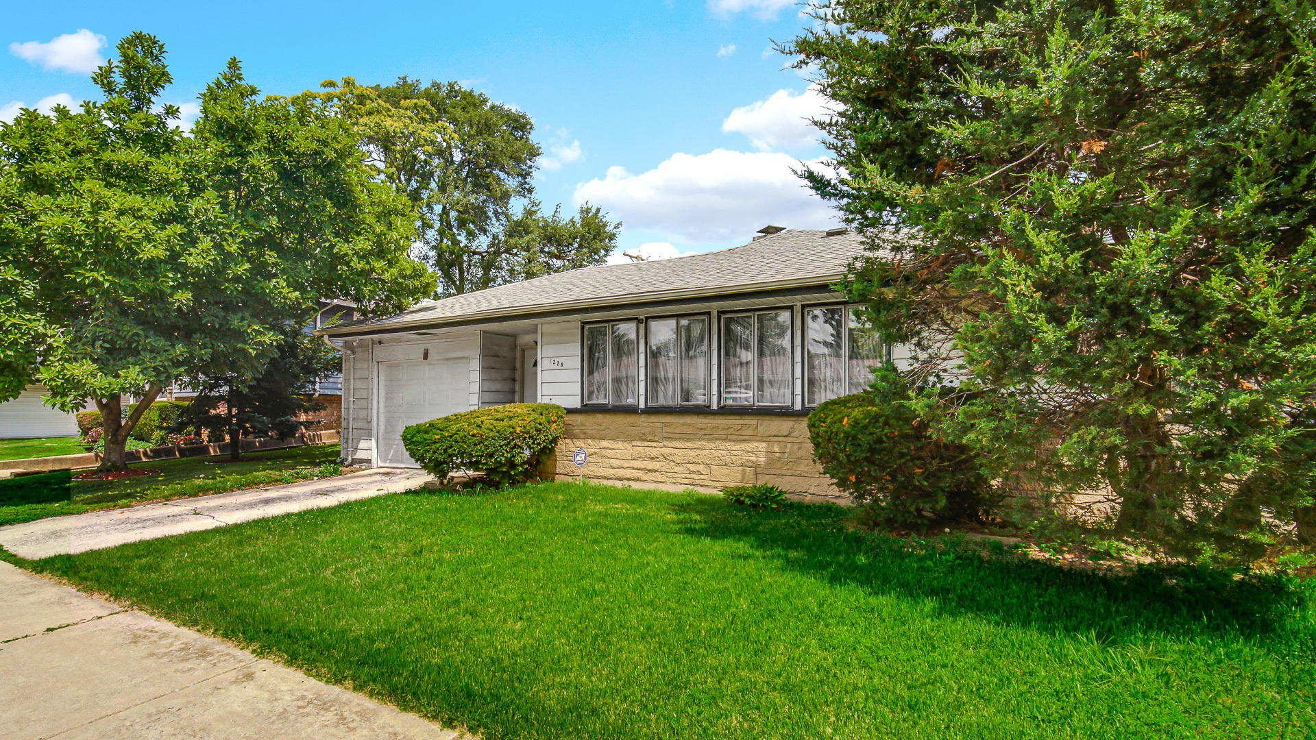 1228 E 151st Street