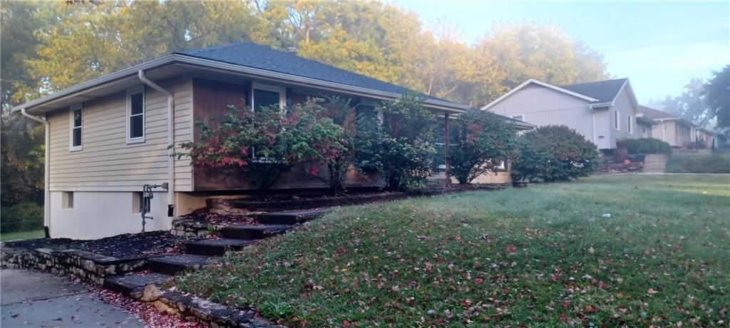 6832 NW Pleasant View Drive