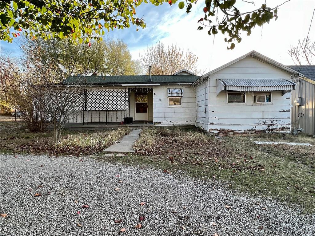 1422 N Ash Street, Nevada, MO 64772