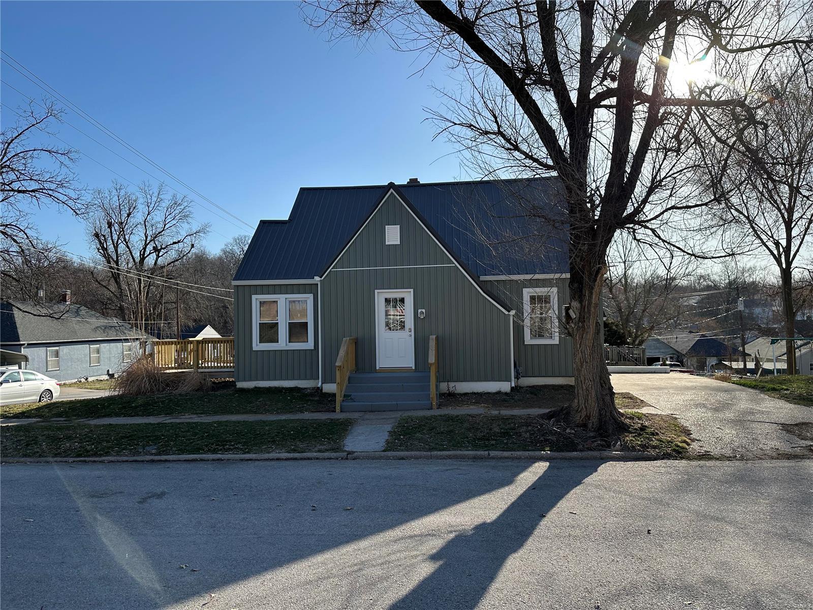 326 N Levering Avenue