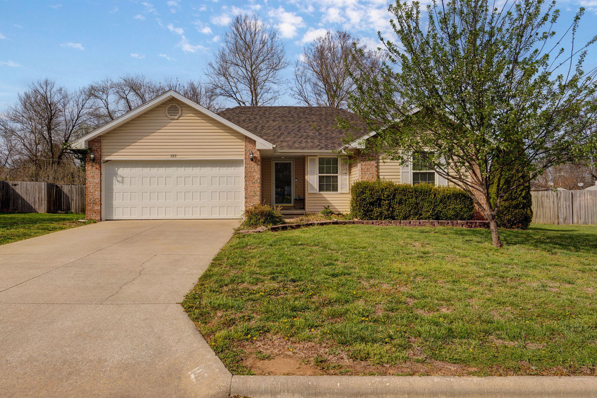 123 E Nola Drive