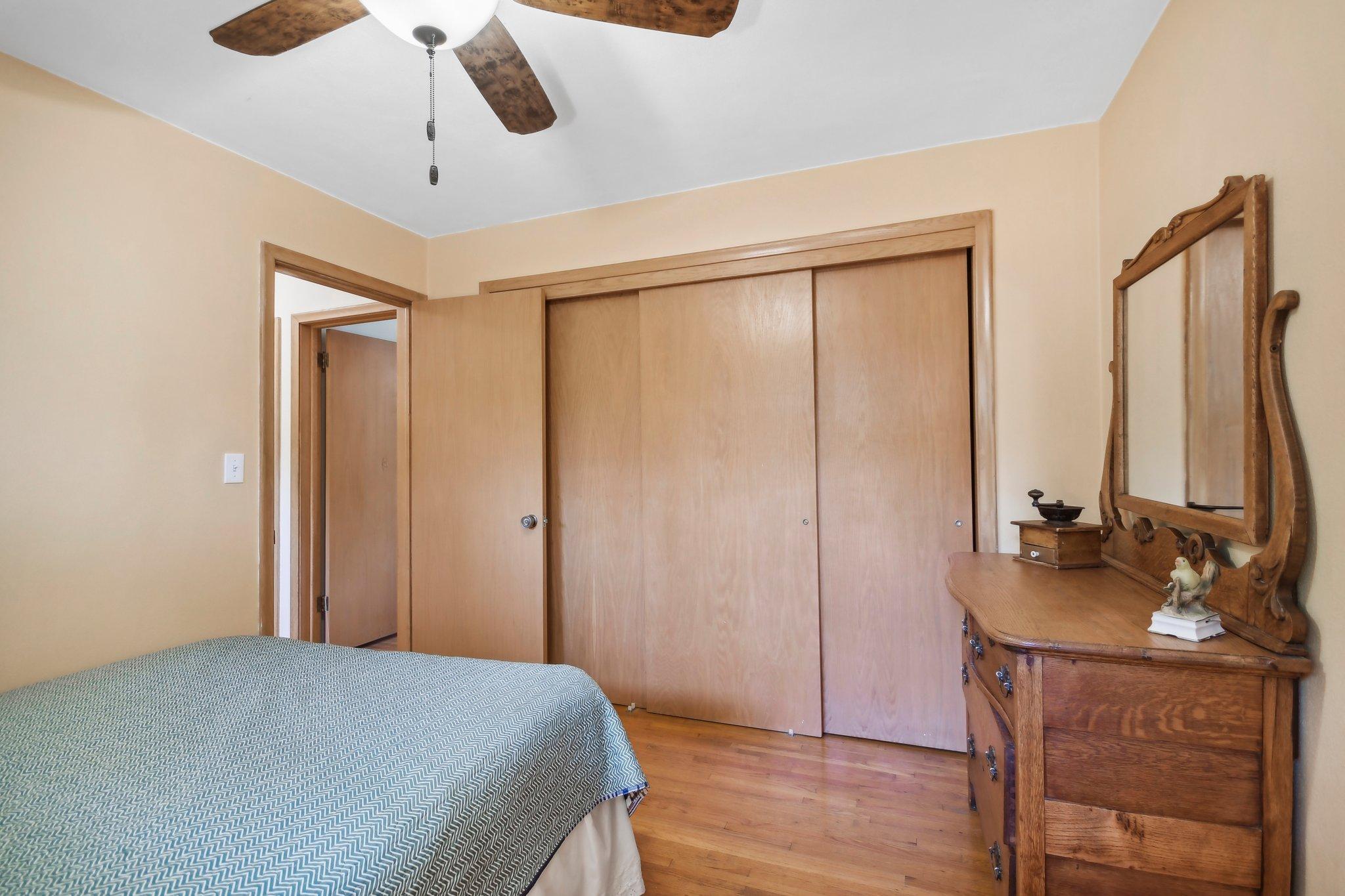 5445 Lakeview Avenue