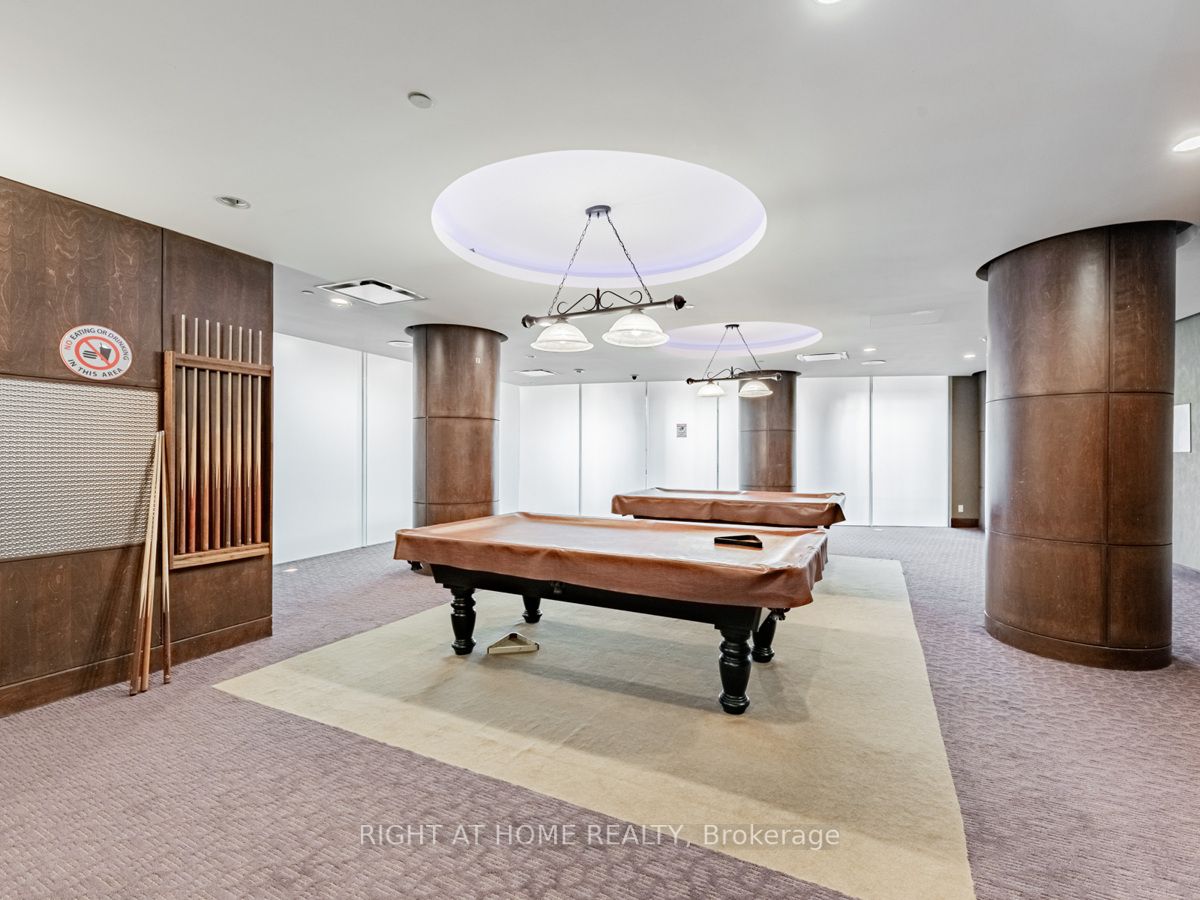 15 Northtown Way 615