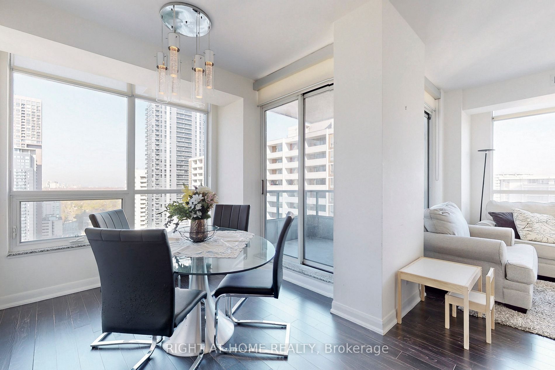 500 Sherbourne St 2402