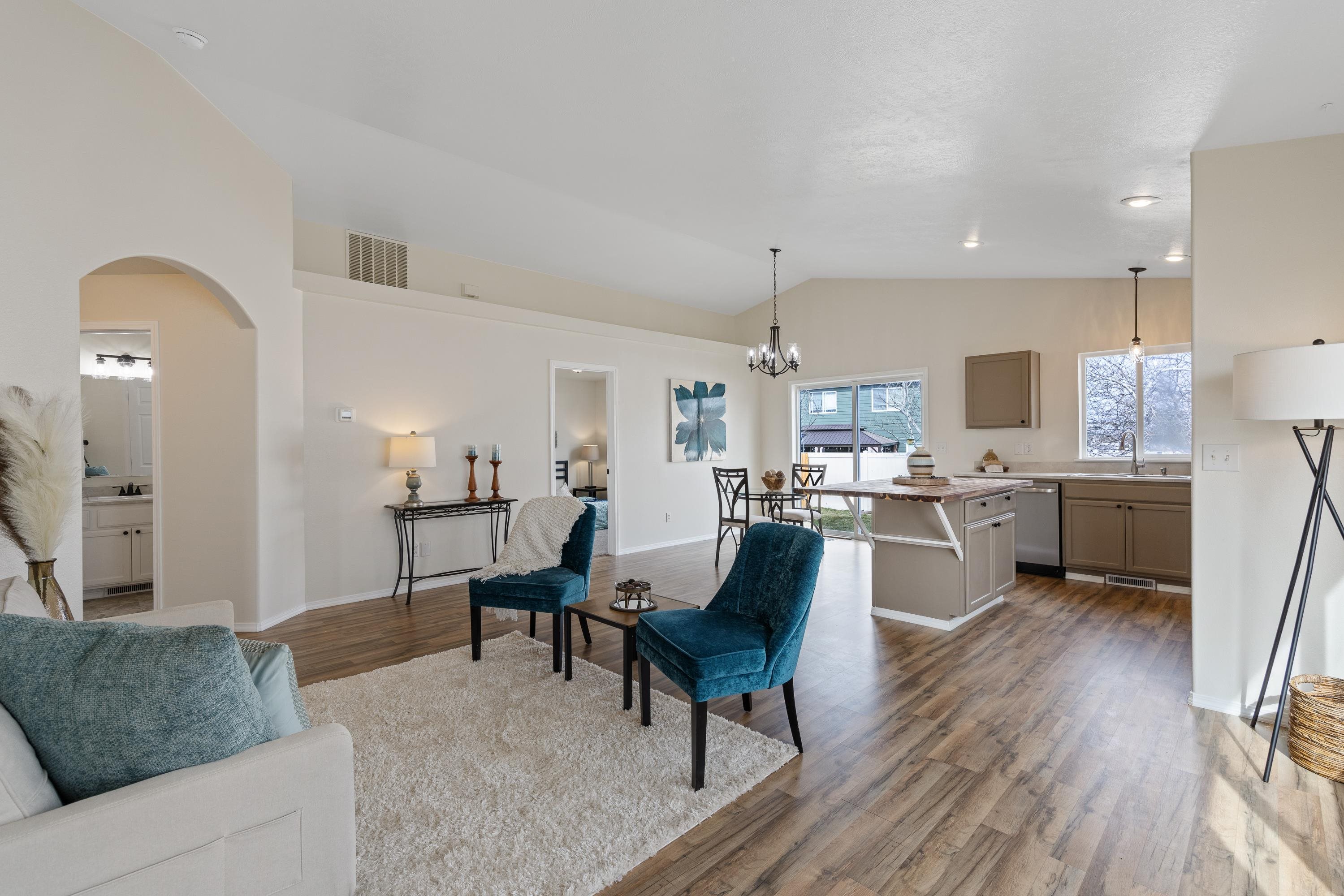 10026 W Barberry Ave