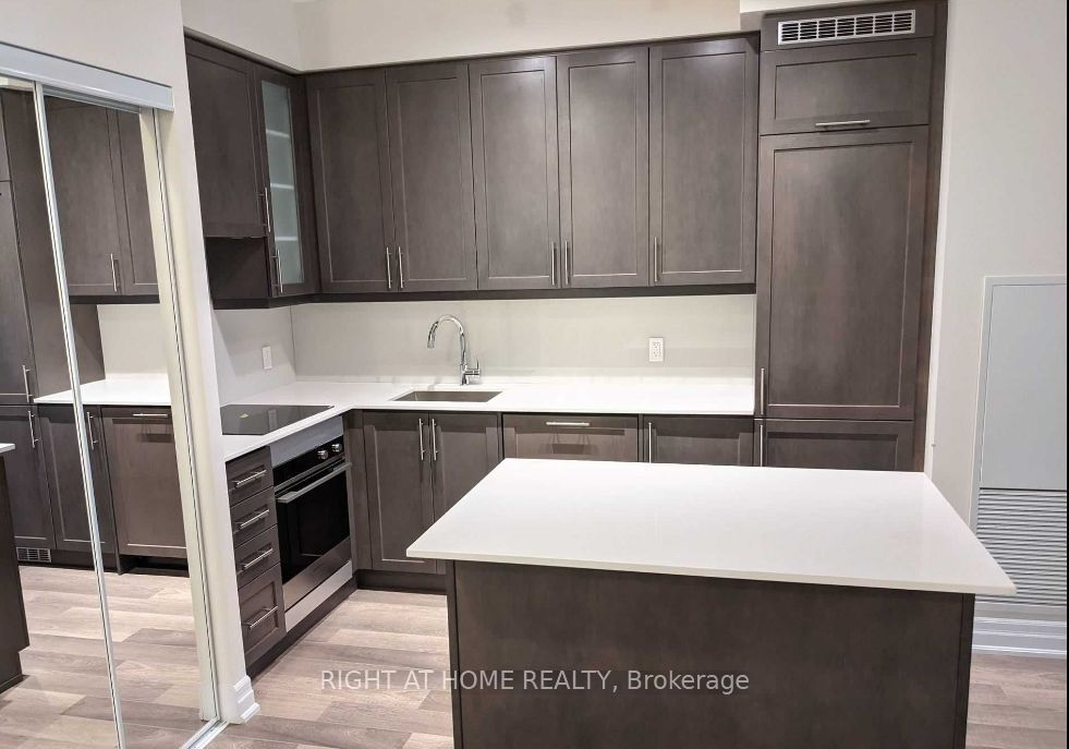 9085 Jane St 422