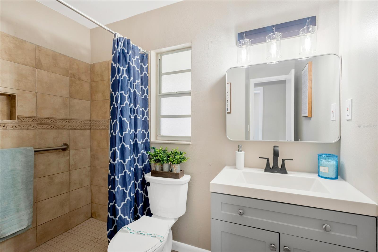 1721 W Humphrey Street