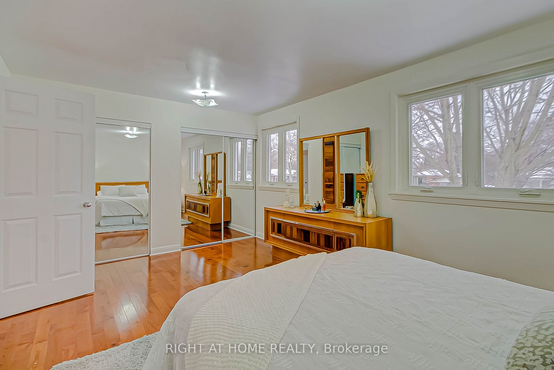 130 Cultra Sq