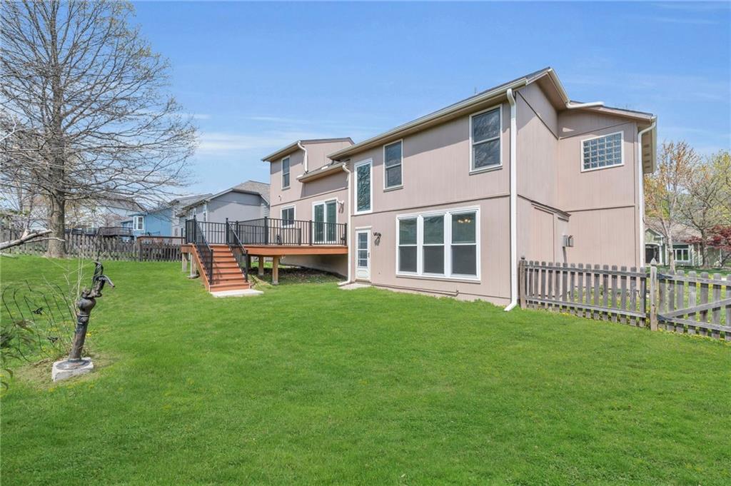 7442 N Sycamore Avenue