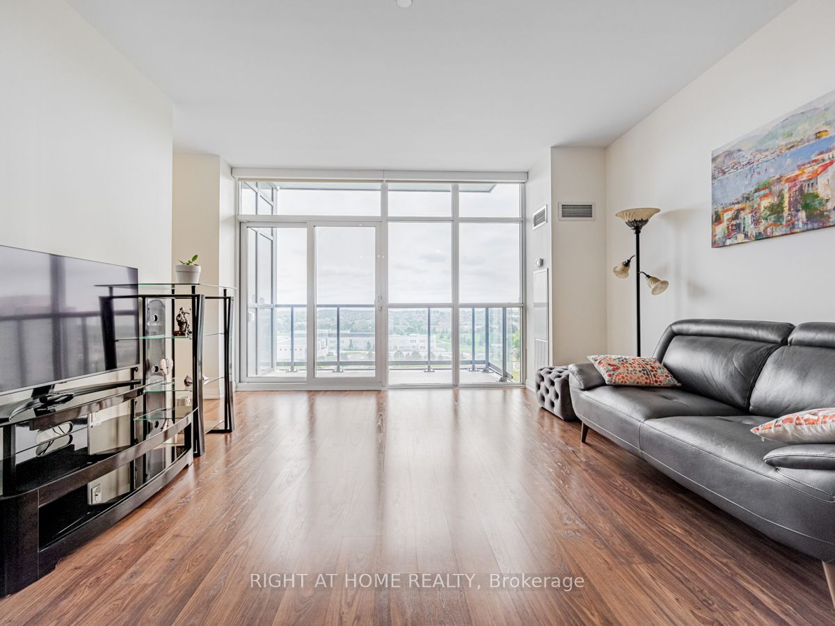 65 E Oneida Cres 1010
