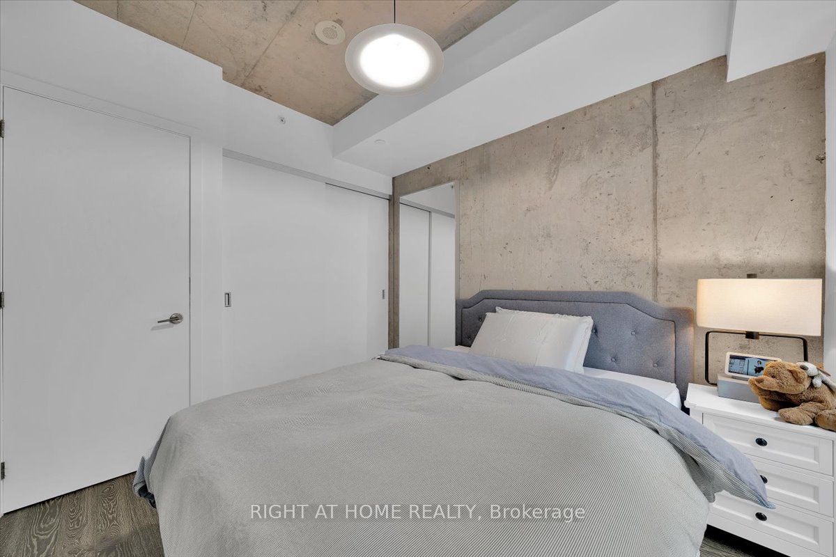 11 Charlotte St 402