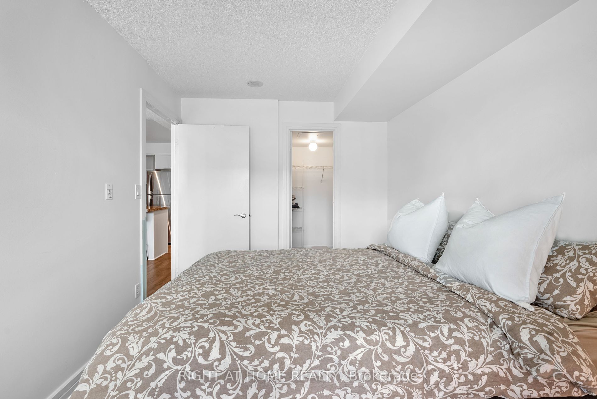 16 Harrison Garden Blvd 209