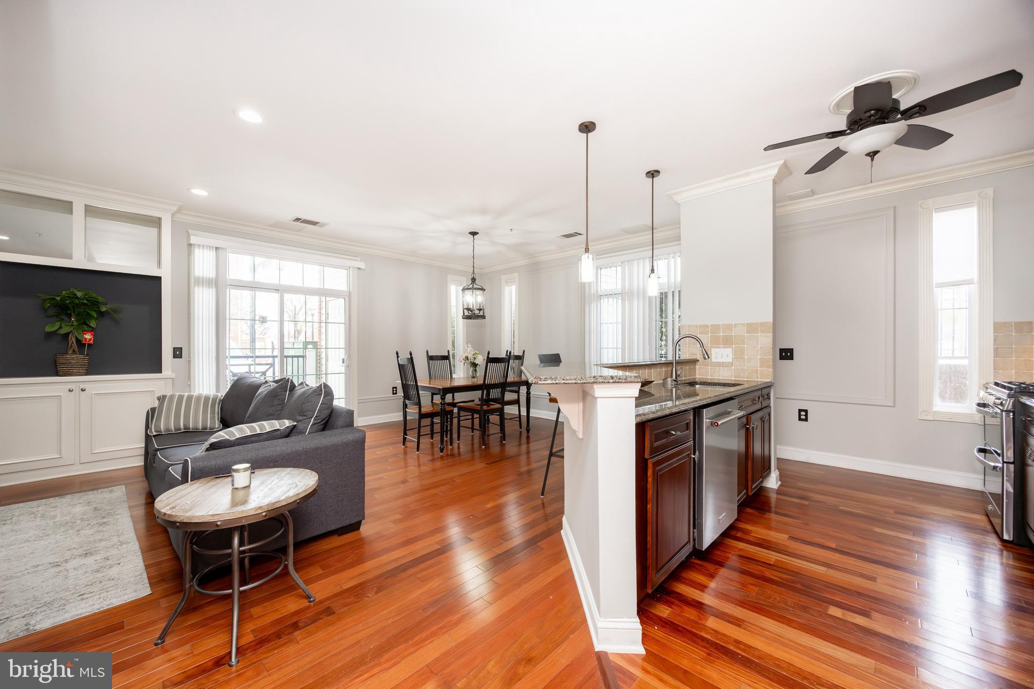 200 W Elm Street 1102