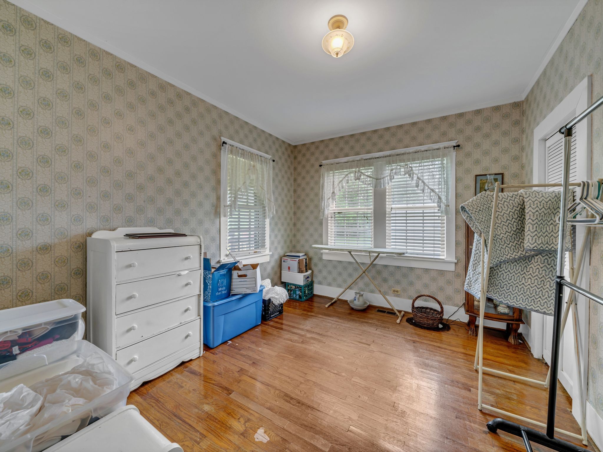 609 W Main St
