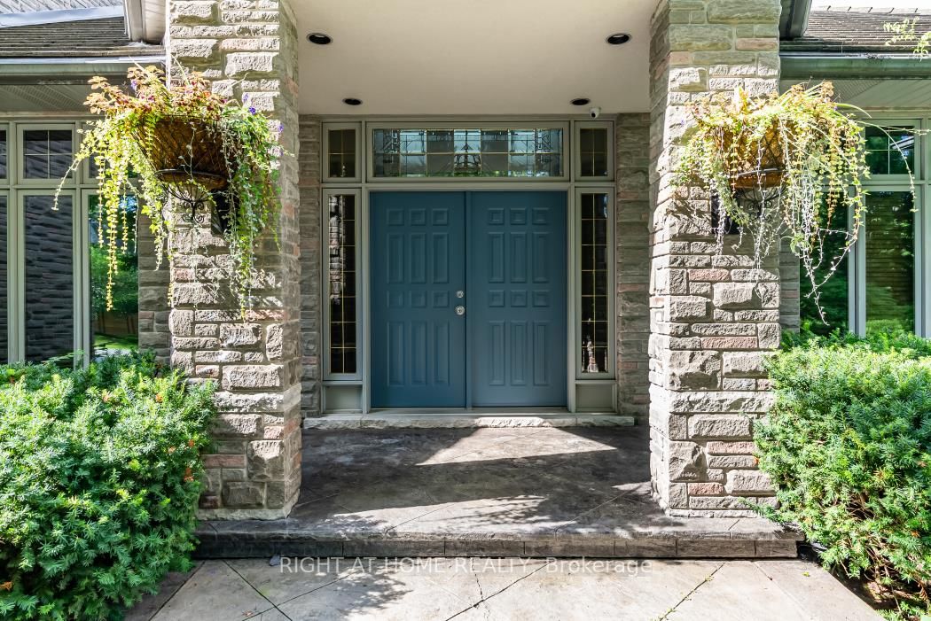 206 Lakeside Ave