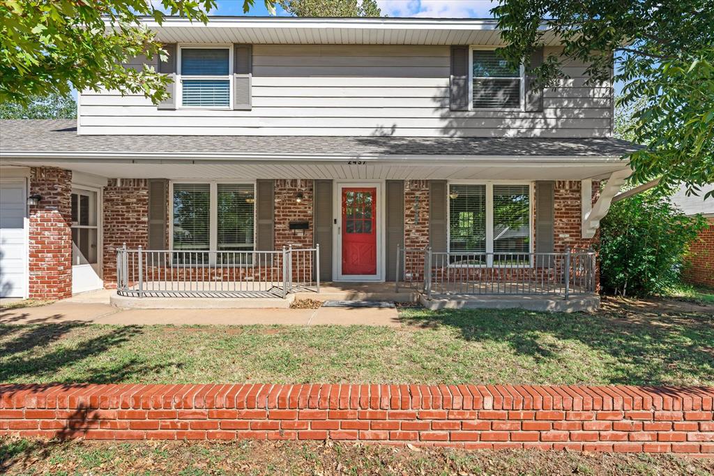Fall in love the moment you step onto the 33-foot covered front porch. This Casady Terrace two-story blends mid-century character with room to breathe: gather in the formal dining room, settle into the spacious living room, and then discover the home’s showstopper – an expansive sunroom across the back, ready to become your favorite room in the house. Outside, an oversized garage and a privacy-fenced backyard round out the 0.20-acre lot, all just minutes from Lake Hefner and Quail Springs. Homes with this much charm don’t come along often. Come see it for yourself!