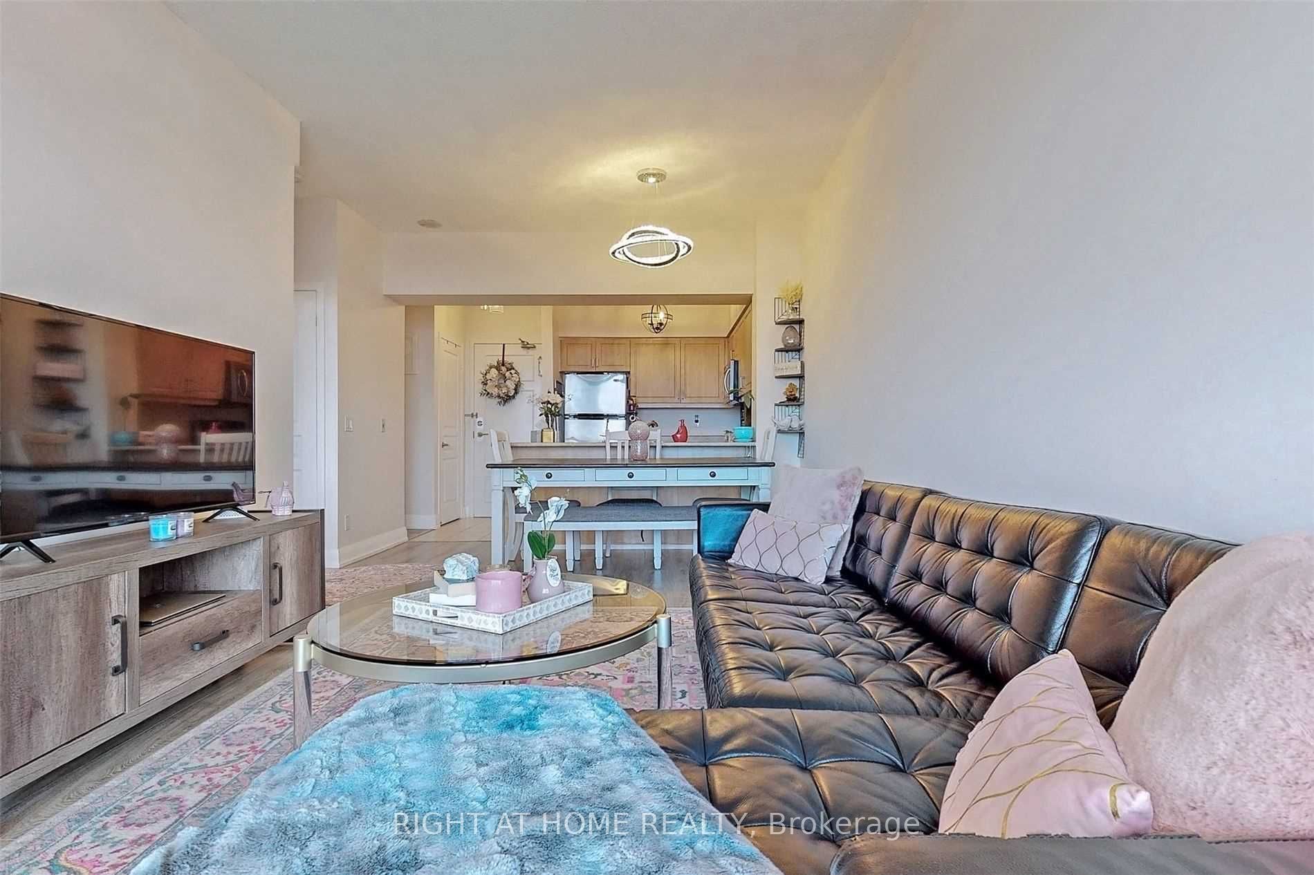 350 Red Maple Rd 817