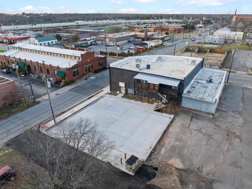 330 W Lamar Street 101