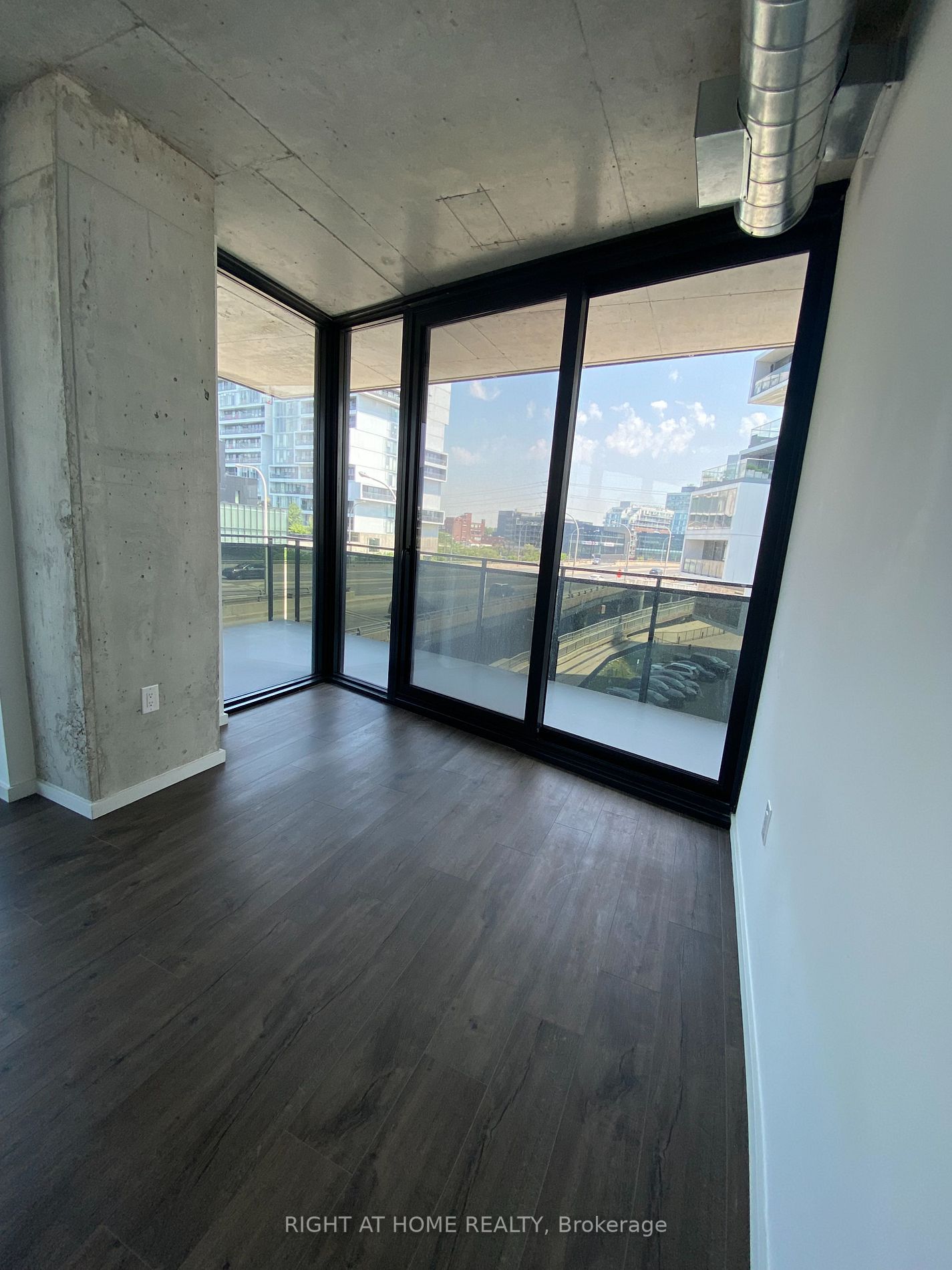 21 Lawren Harris Sq 413