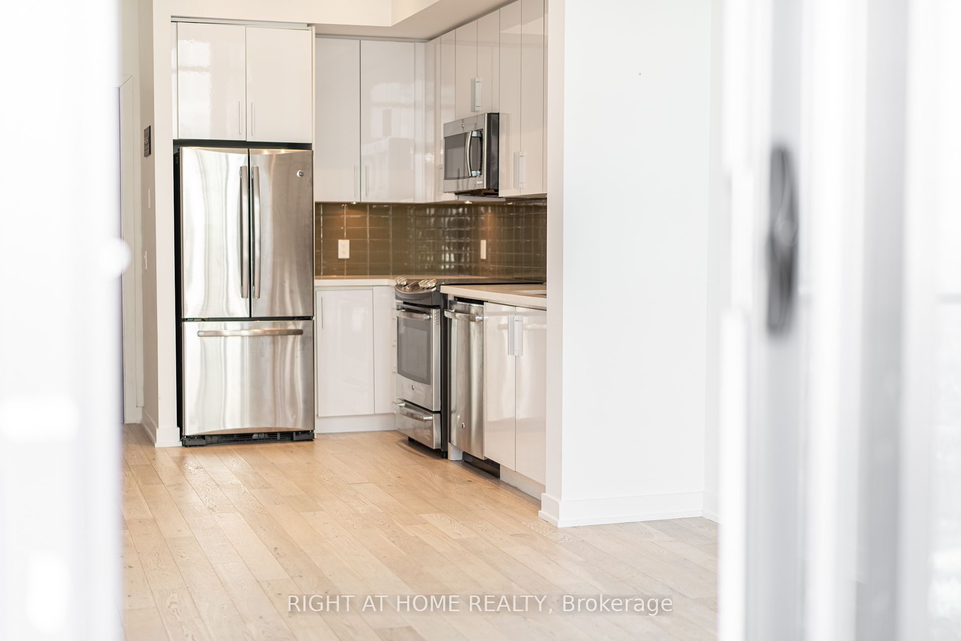 2212 W Lake Shore Blvd Ph06