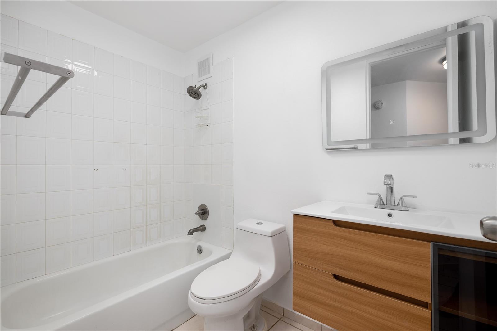 650 Calle Ceciliana 704