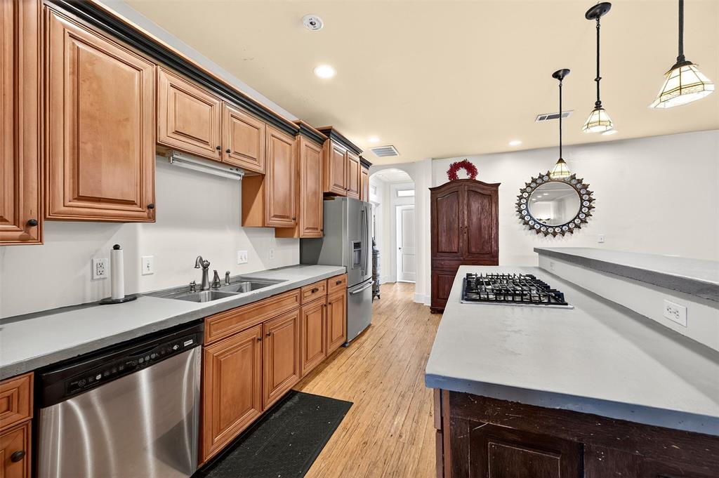 205 & 207 E Houston Street