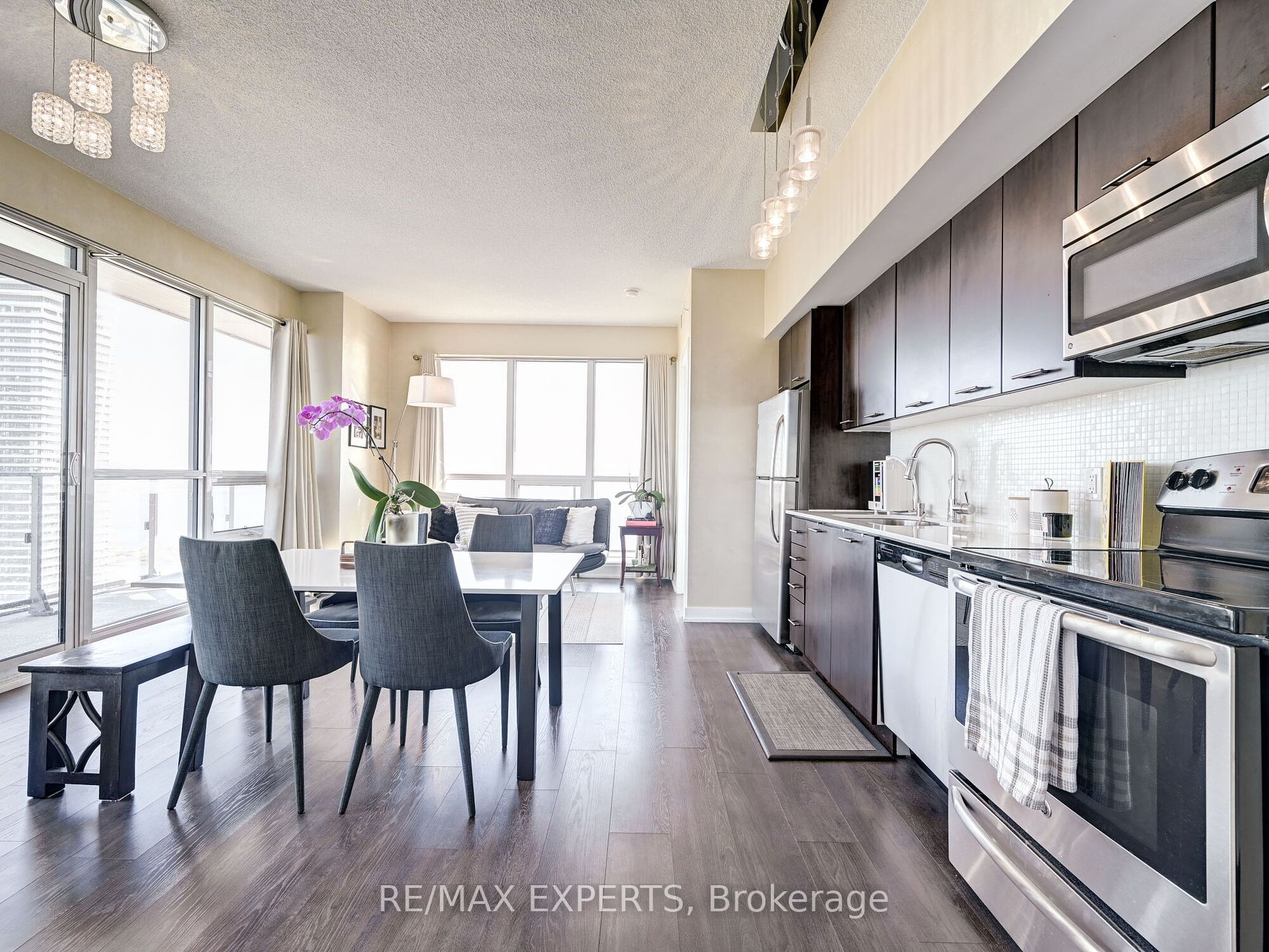 2212 W Lake Shore Blvd 4001