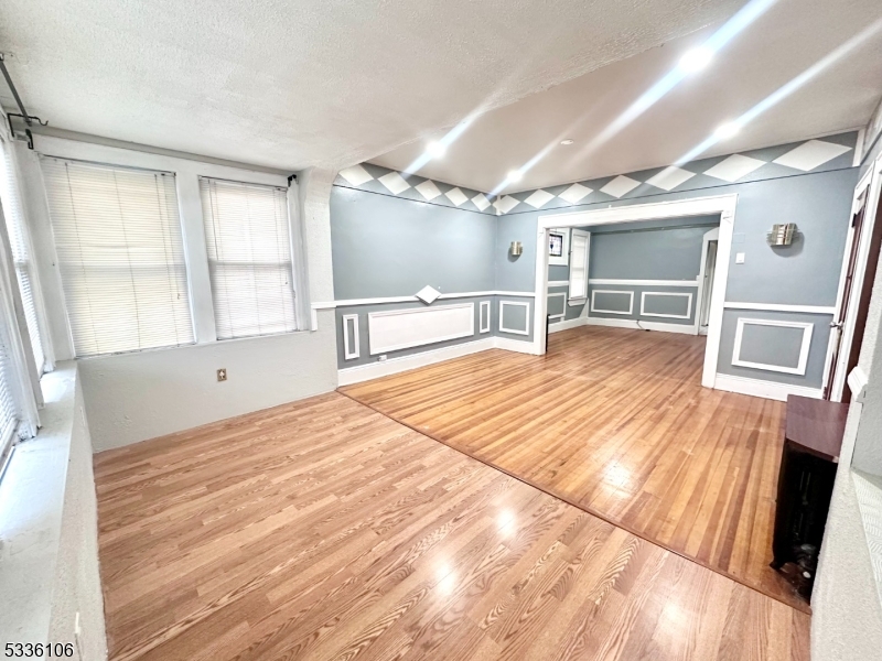 552 Bayway Ave
